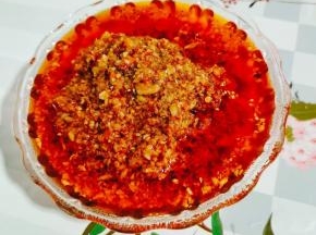 今天的秘密武器~蒜蓉辣酱！（蒜蓉辣酱的做法，前几天有发帖，喜欢吃的可以去我主页搜索蒜蓉辣酱，查看哦！）有了它，不用再放其他调料，味道就足够了！