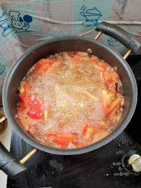 加入适量的水，煮开！