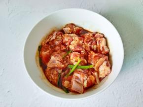 用筷子拌均匀腌制15分钟。