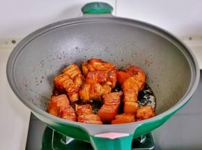 小火翻炒1分钟。