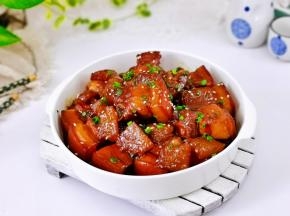 盛出装盘撒葱花，芝麻。