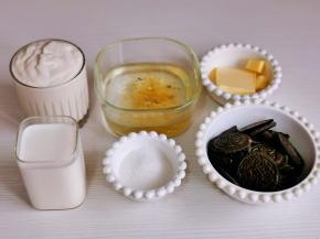 准备食材，吉利丁片提前冷水泡软。