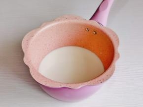 小火搅拌至融化离火。