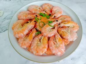 蒸好的对虾多汁鲜美！