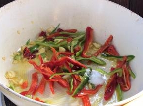 加盐炒出辣味