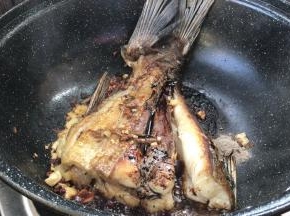 加入香醋、老抽到和胡椒粉拌匀