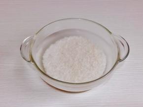 大米提前泡30分钟。