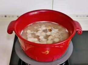 加入切好的松茸。