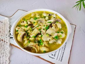 金灿灿的鱼汤拌饭一绝！