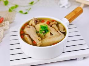 盛出点缀葱丝即可。