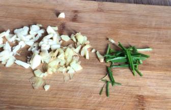 备好葱姜蒜