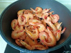 煮到锅里水份干了关火。