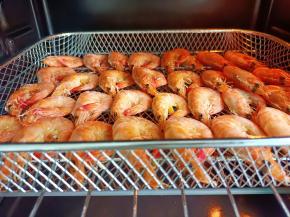 烤箱提前预热，放中层。