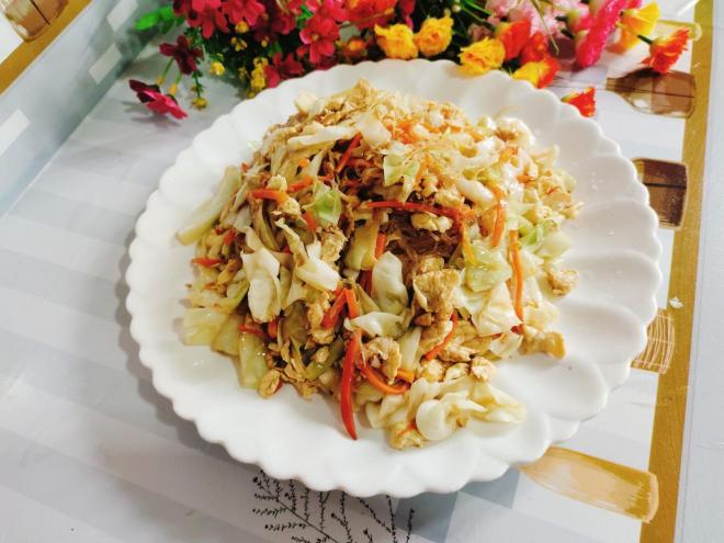 包菜粉丝炒鸡蛋