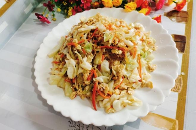 包菜粉丝炒鸡蛋