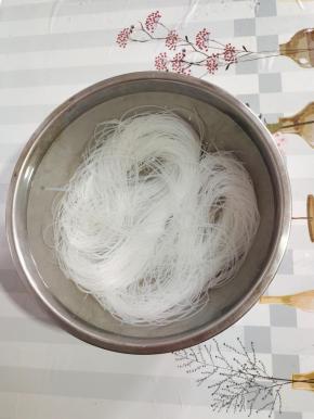 粉丝提前用冷水浸泡两个小时！