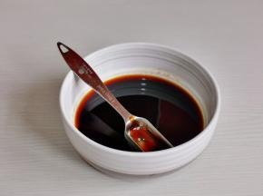料酒+生抽+蚝油+老抽搅拌均匀。