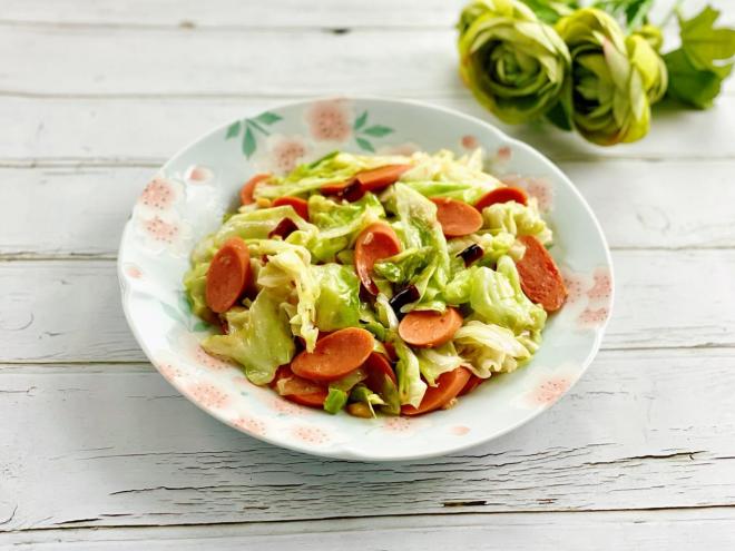 快手简单，美味下饭的火腿炒包菜，一学就会