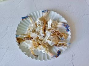 螃蟹裹一层淀粉。