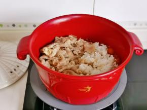 加入米饭，肥牛。