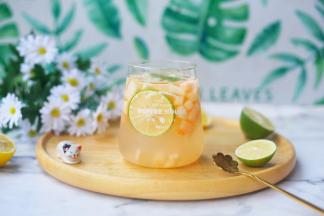 薄荷叶点缀，酸酸甜甜、粉粉嫩嫩的桃气快乐水就做好啦～