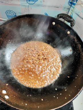 放入适量的水烧开！