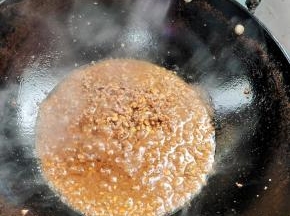 放入适量的水烧开！