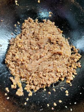 汤汁儿收干，即可关火！