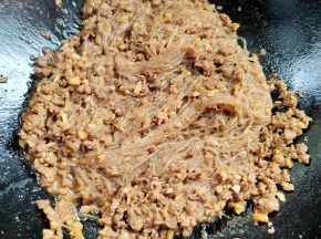 汤汁儿收干，即可关火！