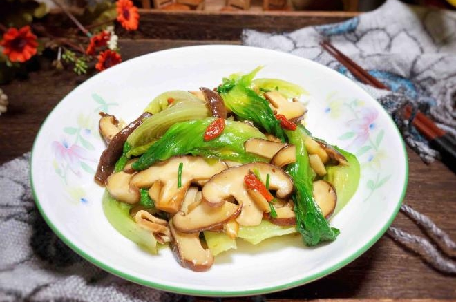 生菜炒香菇