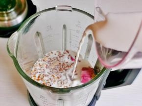 再加入纯牛奶。