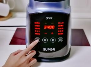 破壁机启动米糊功能。