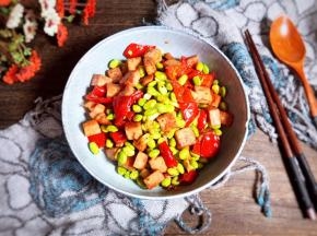一道美味的辣椒毛豆炒午餐肉就做好了