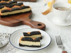 想吃的时候，脱模，锯齿刀切块即可！冰冰凉凉，丝滑不甜腻！