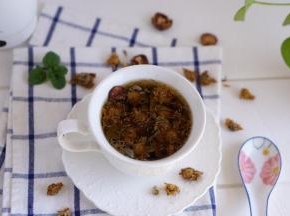 所有材料放入电热杯里,加入清水，煮至沸腾。加盖10-15分钟，即可饮用。