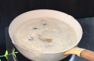 加入浓汤宝，拌匀煮沸