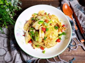 一道美味的干煸包菜就做好了