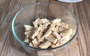 泡发好的腐竹，洗净沥水备用