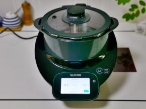 盖上盖子焯水3分钟，捞出洗净沥干水分。