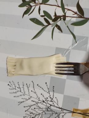 用叉子，把两头按压紧实！