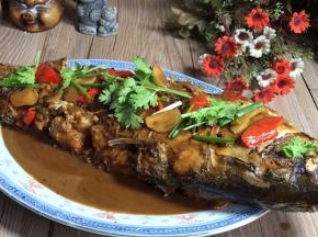 撒上香葱和香菜点缀一下