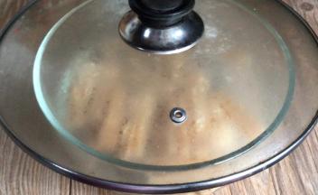 加入沸水冲泡，盖上盖子焖半小时以上