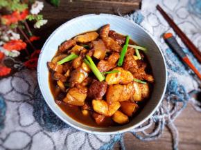 一道美味的菱角烧肉就做好了