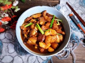 一道美味的菱角烧肉就做好了