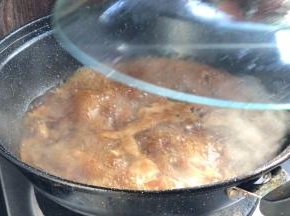 盖上锅盖，炖煮30分钟