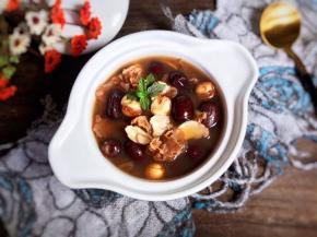 一道美味的百合莲子汤就做好了