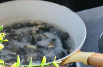 加入紫菜，拌匀