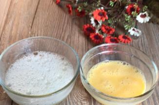 加入料酒，打散成蛋液