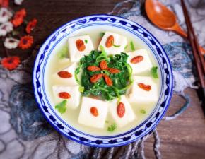 一道美味的豆腐枸杞萝卜苗汤就做好了