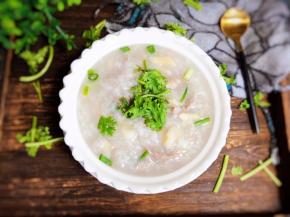 一道美味的莲藕瘦肉粥就做好了